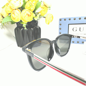 Kính mát GUCCI GG0830SK 001