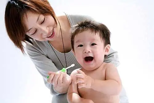 Bé Có Nhiều Gỉ Mắt: Nguyên Nhân & 5 Bệnh Lý Cần Cảnh Giác Ngay