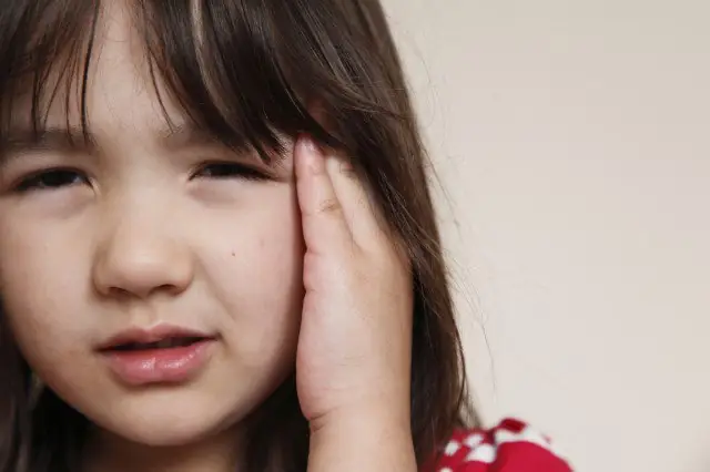 Đau Vành Tai Ngoài: Tại Sao Xảy Ra Và Cách Chữa Trị Hiệu Quả