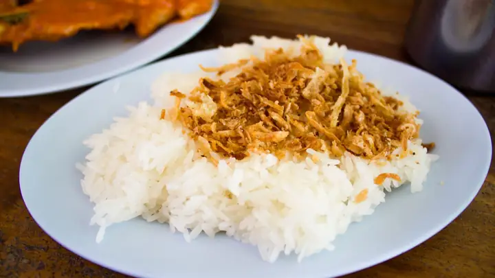 Mụn Nhọt Ăn Xôi Có Sao Không? Bác Sĩ Tiết Lộ Sự Thật Và Cách Ăn Uống Đúng