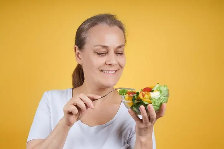 Viêm Giác Mạc Kiêng Ăn Gì? Cẩm Nang Dinh Dưỡng Toàn Diện Từ Chuyên Gia