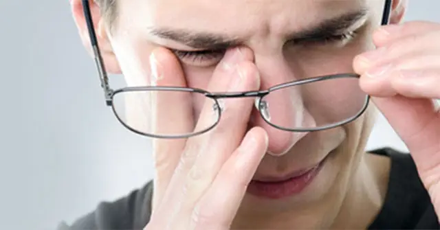 Bụi Vào Mắt Sẽ Đi Đâu? Giải Mã Hành Trình Kỳ Diệu Của Nước Mắt
