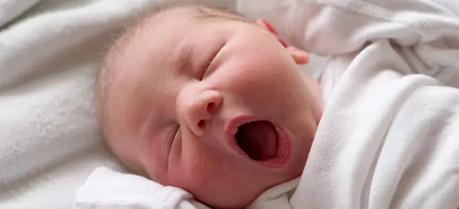 Cách Chữa Mắt Bé Bị Đổ Ghèn: Hướng Dẫn Toàn Tập Cho Cha Mẹ
