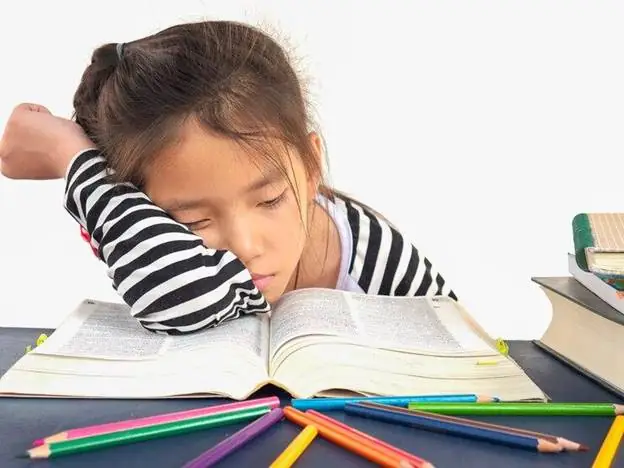 Cách Khắc Phục Cận Thị Hiệu Quả: Từ Đeo Kính Đến Phẫu Thuật