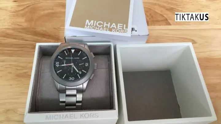 Cách Phân Biệt Đồng Hồ Michael Kors Chính Hãng