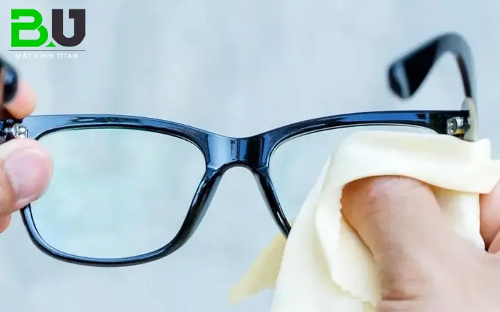 Cách Xoá Vết Xước Kính Hiệu Quả: Hướng Dẫn Chi Tiết Từ A Đến Z