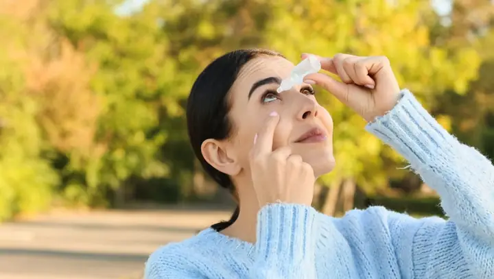 Có Nên Nhỏ Mắt Mỗi Ngày? Phân Tích Khoa Học & Lời Khuyên Thực Tế