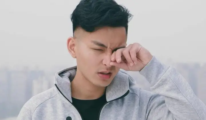 Con Trai Nháy Mắt Trái: Nguyên Nhân Và Ý Nghĩa Cần Biết