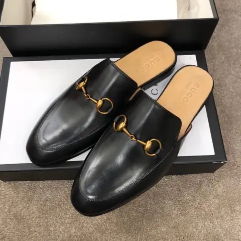 Đánh Giá Chi Tiết Dép Bít Mũi Nam Gucci: Có Đáng Đồng Tiền?
