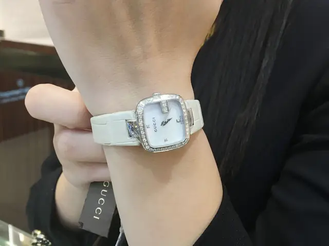 Đồng Hồ Gucci Nữ Mặt Chữ Nhật: Đánh Giá Chi Tiết 3 Mẫu Phổ Biến Nhất