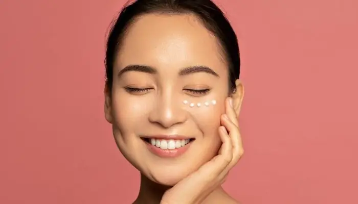 Cách Thoa Kem Mắt Trị Quầng Thâm Đúng Chuẩn: Hướng Dẫn Từ A-z