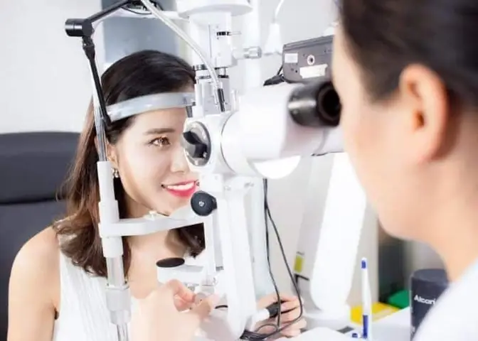 Khám Mắt Cận Thị Hết Bao Nhiêu Tiền? Phân Tích Chi Phí & Bảng So Sánh Uy Tín