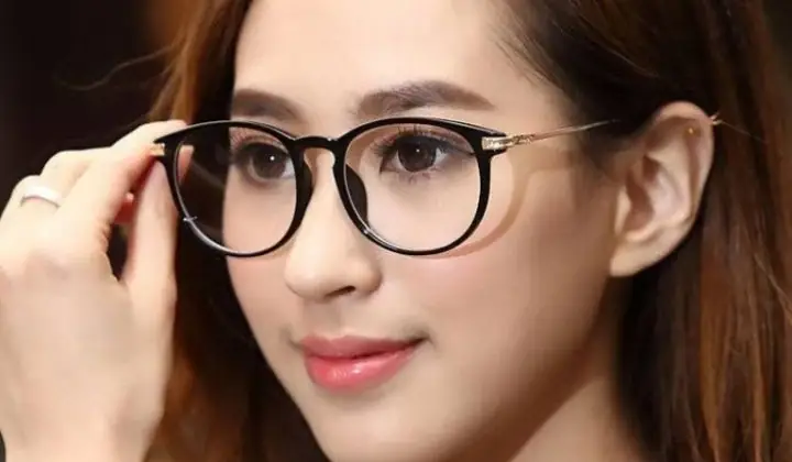 Khám Mắt Và Cắt Kính Bao Nhiêu Tiền? Đánh Giá Chi Tiết Từ Chuyên Gia