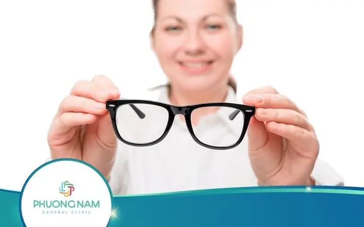 Đánh Giá Chi Tiết: Kính Cận 1.5 Độ Giá Bao Nhiêu? Bảng So Sánh & Lời Khuyên Chọn Mua