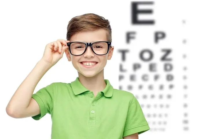 Làm Gì Để Giảm Cận Thị? 7 Cách Thực Tế Bạn Cần Biết