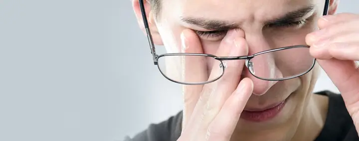 Bụi Bay Vào Mắt: Cách Xử Lý An Toàn Và Khi Nào Cần Đến Bác Sĩ