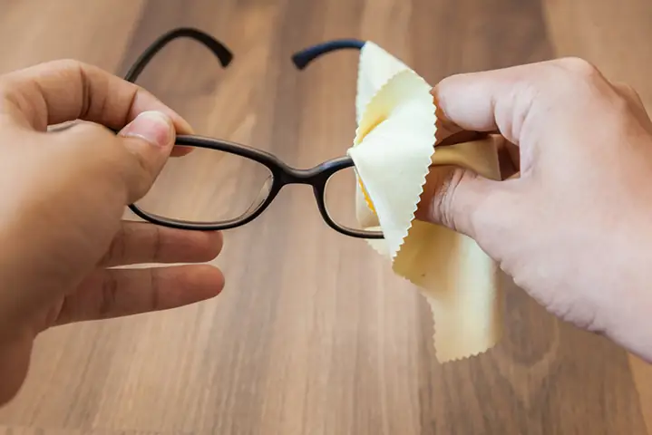 Lau Kính Thế Nào Cho Sạy: Hướng Dẫn Chi Tiết Từ A Đến Z
