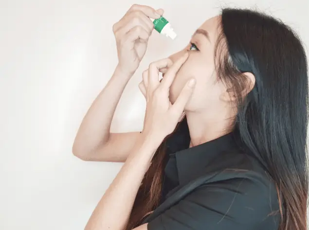 Lưu Ý Quan Trọng Khi Đeo Lens Cận Để Bảo Vệ Mắt Tối Ưu