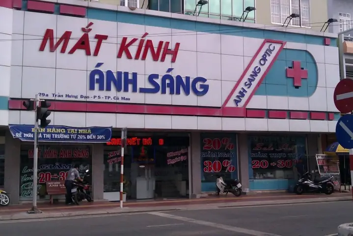 Mắt Kính Ánh Sáng Cà Mau: Đánh Giá Chi Tiết Và Trải Nghiệm Thực Tế