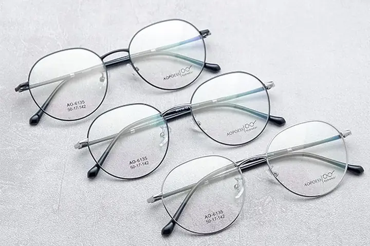 Top 10 Cửa Hàng Cắt Mắt Kính Cận Giá Rẻ Uy Tín Tại Tp.hcm 2026
