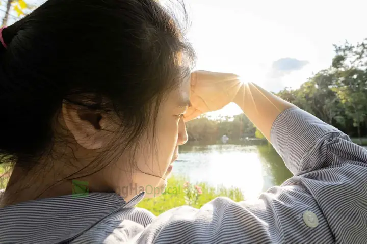 Mắt Nhạy Cảm Với Ánh Sáng: Nguyên Nhân Và Cách Xử Lý Hiệu Quả