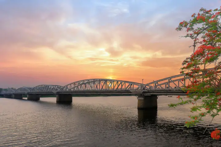 Màu Xanh Biếc Là Màu Gì? Tổng Tập Bí Mật Của Sắc Thái Đại Dương