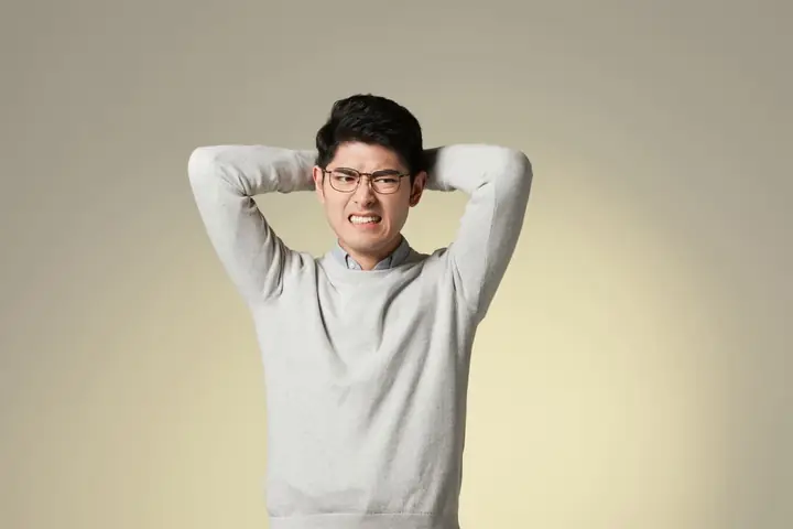 Tại Sao Mới Đeo Kính Cận Bị Nhức Đầu Và Cách Giải Quyết?