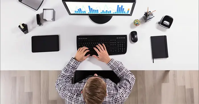 Ngồi Cách Màn Hình Máy Tính Bao Xa? Quy Tắc Vàng Cho Mắt Khỏe