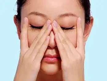 Ngủ Dậy Mắt Đỏ Sưng: Nguyên Nhân & Cách Khắc Phục Tại Nhà