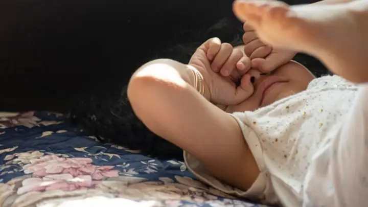 Ngủ Hay Bị Giật Chân Là Bệnh Gì