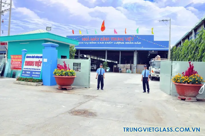 Nhà Máy Kính Trung Việt: Đánh Giá Chi Tiết Và Top 5 Nhà Máy Kính Uy Tín Việt Nam