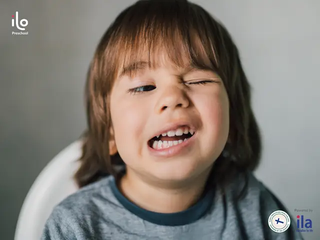 Nháy Mắt Liên Tục Nhiều Ngày: Điều Gì Đang Xảy Ra Và Cần Làm Gì?