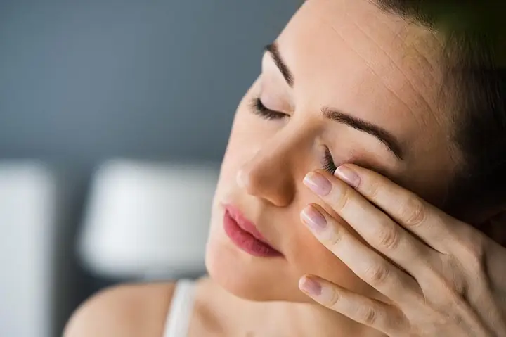 Nhức 1 Bên Mắt Phải: Nguyên Nhân Và Cách Xử Lý Cơ Bản