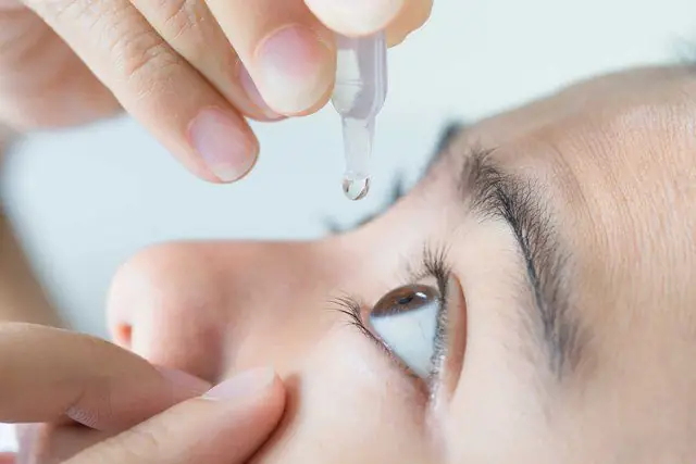 Nước Mắt Nhân Tạo: Các Loại Phổ Biến Và Hướng Dẫn Sử Dụng An Toàn