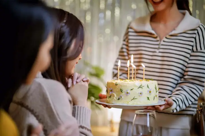 Quà Sinh Nhật Cho Chị Gái: 30+ Ý Tưởng Ý Nghĩa Đáng Mua Nhất