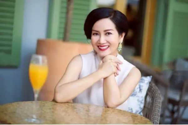 Quà Tặng Sinh Nhật Cho Phụ Nữ Trung Niên: Top Lựa Chọn Ý Nghĩa