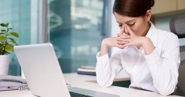 Tác Hại Của Ánh Sáng Xanh: Vì Sao Bạn Cần Bảo Vệ Da Và Mắt?