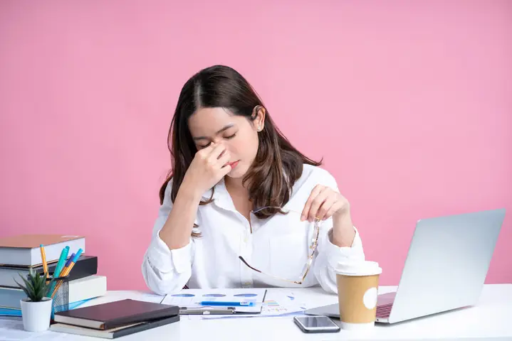 Thay Tròng Kính Cận Giá Bao Nhiêu? Bảng Giá Chi Tiết Và Mẹo Tiết Kiệm