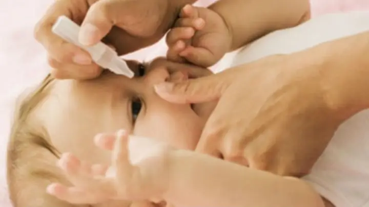 Thuốc Nhỏ Mắt Cho Trẻ Sơ Sinh Bị Ghèn: Lựa Chọn An Toàn Và Cách Dùng Đúng