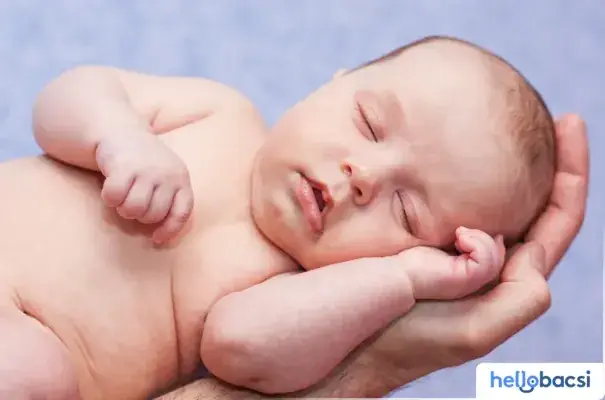 Mắt Trẻ Sơ Sinh Đổ Ghèn: Nguyên Nhân & Cách Vệ Sinh Đúng Chuẩn Y Khoa