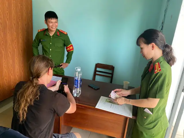 Công An Việt Nam Và Những Hành Động Nhân Văn Hỗ Trợ Du Khách