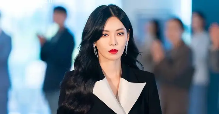 Phong Cách Thời Trang Công Sở Của "ác Nữ" Phim Hàn: Bài Học Về Sự Tỏa Sáng Từ Cheon Seo Jin Đến Park Yeon Jin