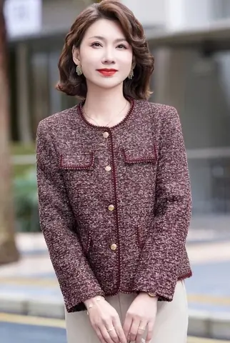 Áo Khoác Nữ Trung Niên: Đánh Giá Toàn Diện Vest Dạ Thanh Lịch