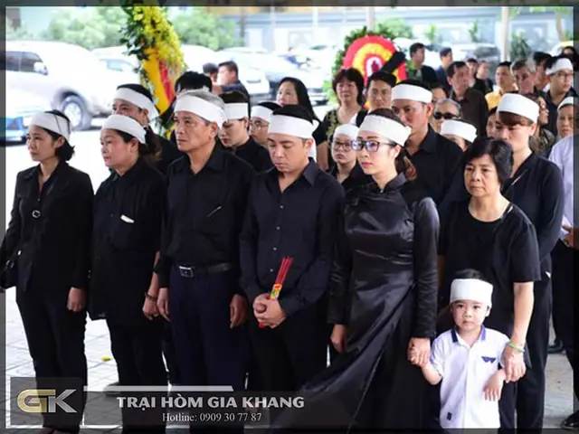 Áo Sơ Mi Đen Tang Lễ
