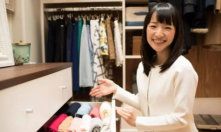 Cách Gấp Quần Áo Gọn Như Chuyên Gia: Bí Quyết Từ Phương Pháp Konmari