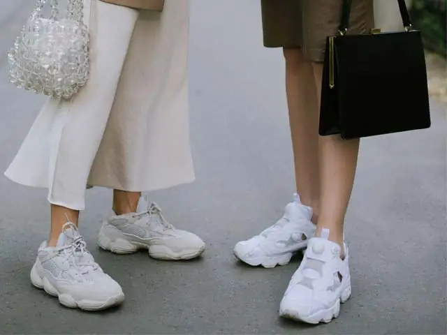 Cách Giặt Giày Sneaker Trắng Tại Nhà: Hướng Dẫn Chi Tiết Từ A Đến Z