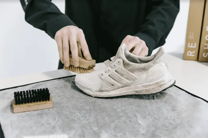 Cách Giặt Giày Thể Thao Adidas