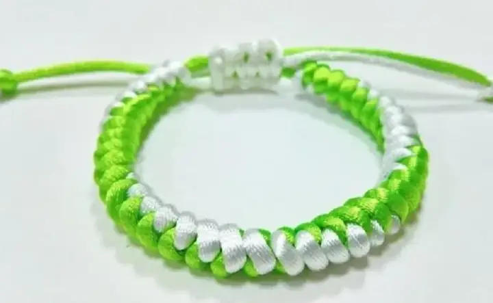 Cách Thắt Vòng Tay Đơn Giản