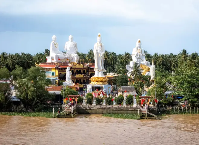 Chùa Nam Hải Đồng Tháp: Biểu Tượng Tâm Linh Bên Sông Tiền