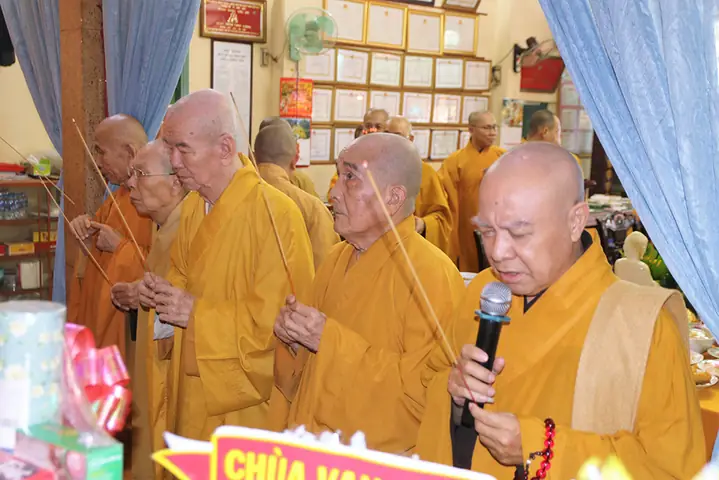 Chùa Thiên Tôn Quận 5: Di Tích Lịch Sử Và Lăng Kính Công Đức Phật Giáo